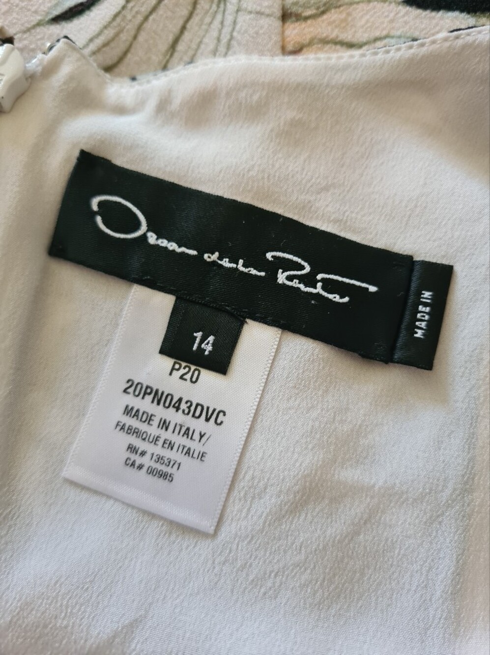 OSCAR DE LA RENTA Long Sleeve Cutout Back Crepe Daisy Gown US 14 Org $3,690 - Picture 9 of 16